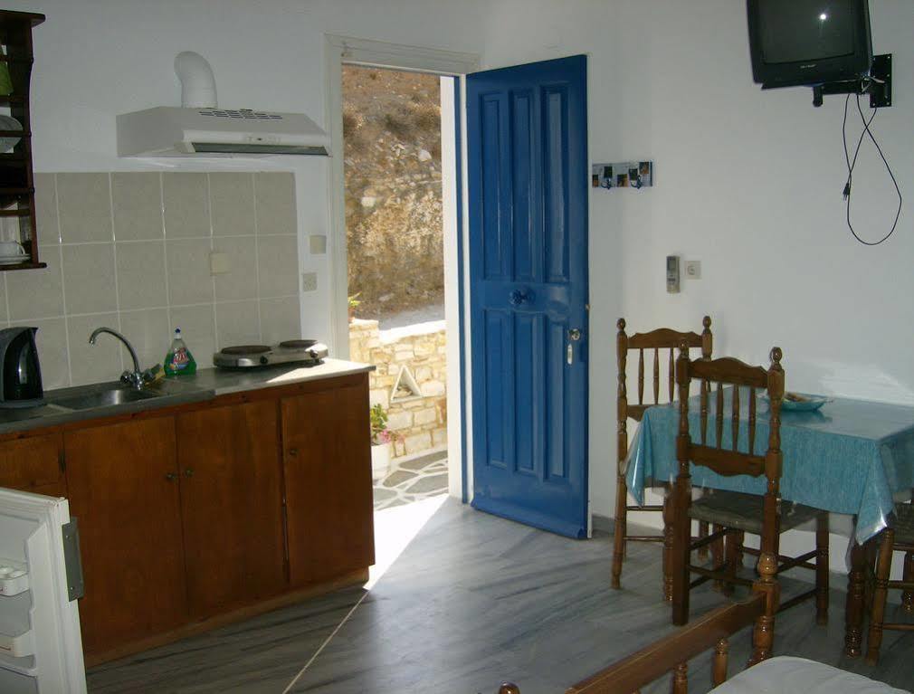 Athina'S Blue Studios เนาซา ภายนอก รูปภาพ